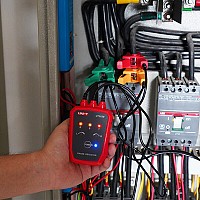 UNI-T ανιχνευτής φάσης UT262E, ανίχνευση χωρίς επαφή, 70-1000VAC, IP52 UT262E